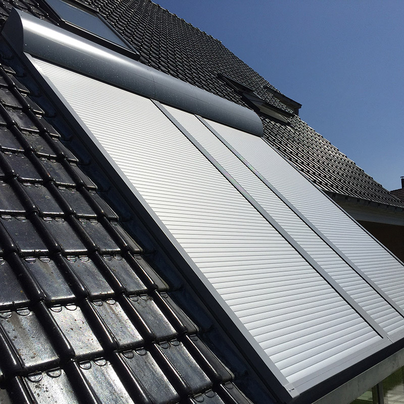 Rolax Bubendorff zonnewering voor schuin dakraam